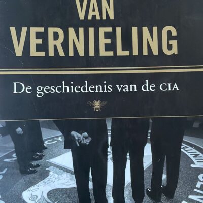Een spoor van vernieling De geschiedenis van de CIA ISBN 9789023426684 voorzijde Een spoor van vernieling De geschiedenis van de CIA