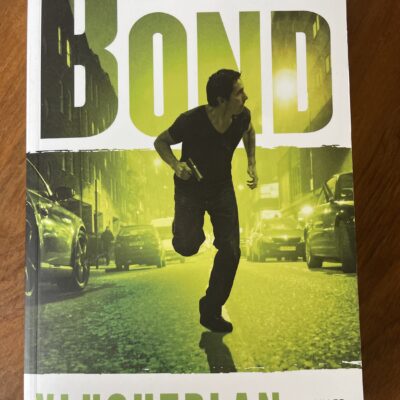 Vluchtplan, Larry Bond