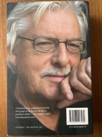 Jan Siebelink - Knielen op een bed violen