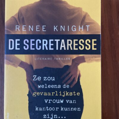 Renee Knight - De secretaresse
