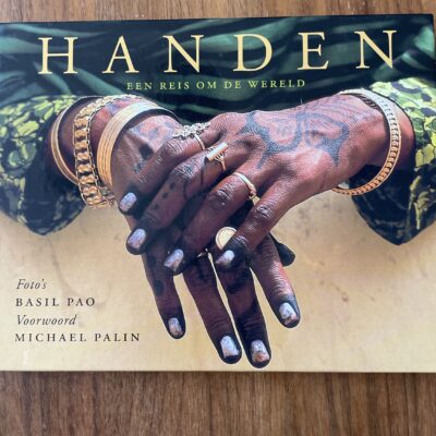 Basil Pao - Handen een reis om de wereld.