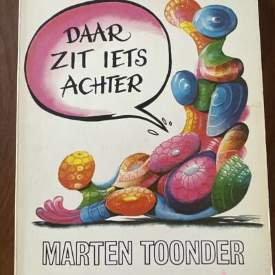 daar-zit-iets-achter-marten-toonder-1980-front.jpg Marten Toonder - Daar zit iets achter