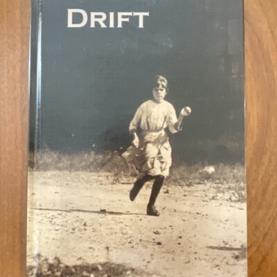 drift-jan-minno-rozendal-9789491971112-front.jpg Voorkant van de hardcover Friese roman Drift door Jan Minno Rozendal