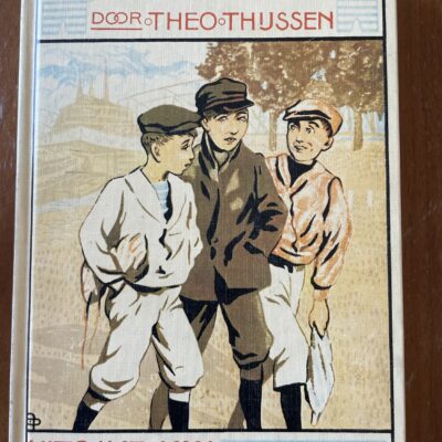 Voorkant van de hardcover Jongensdagen door Theo Thijssen extra uitgave van De Engelbewaarder 1979