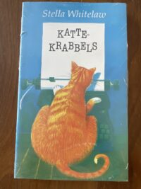 Voorkant van het paperback boek Kattekrabbels door Stella Whitelaw uitgeverij BZZTôH nog in originele fabrieksfolie