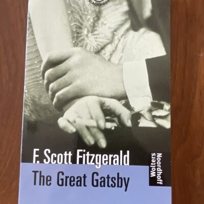 Voorkant van het Engelse boek The Great Gatsby door F. Scott Fitzgerald uit de Blackbirds-reeks van Wolters-Noordhoff